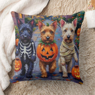 Schotse Terrierhonden in Halloween-kostuums Kussen