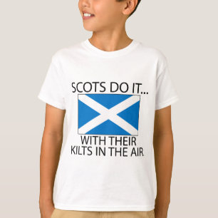 Schotten doen het... Met hun kilts in de lucht T-shirt