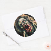 Schreeuwende Zombie Ronde Sticker (Envelop)