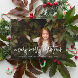 Schrijfbriefing en kerstfeestdag - Foto Feestdagenkaart<br><div class="desc">Het seizoen vieren met deze moderne en eenvoudige vakantiekaart van Cali Graphics. De voorzijde van deze kerstkaart is voorzien van een foto van uw keuze. Langs de bodem van de kaart, is er de groet van uw keus die in een stijlvol handtekeningsmanuscript wordt geschreven. Er is een zwarte ombre bekleding...</div>