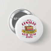 Schrikkeljaar 2020 Eindelijk Is Het Mijn Verjaarda Ronde Button 5,7 Cm (Voorkant /achterkant)