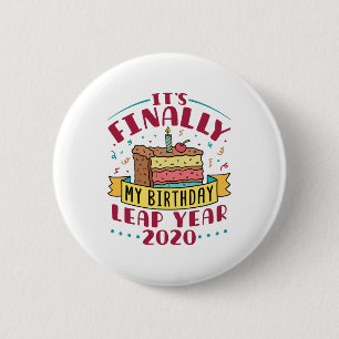 Schrikkeljaar 2020 Eindelijk Is Het Mijn Verjaarda Ronde Button 5,7 Cm