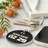 schrikkeljaar verjaardagscadeau sleutelhanger (Voorkant Rechts)