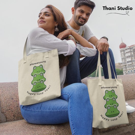 schrikkeljaar voor altijd jong 3 kikkers feb 29 vi tote bag