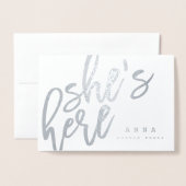 SCHRIPT FONT SHES HIER GEBOORTEANNOUNCEMENT CARD. FOLIE KAARTEN (Voorkant met envelop)