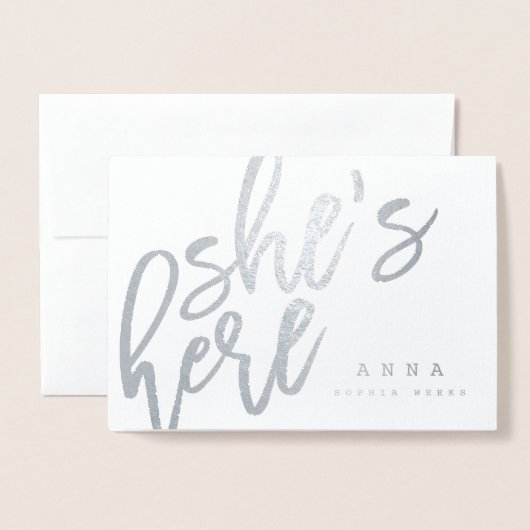 SCHRIPT FONT SHES HIER GEBOORTEANNOUNCEMENT CARD. FOLIE KAARTEN (Voorkant met envelop)