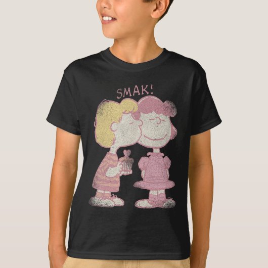 Schroeder &amp; Lucy Valentine's Day Kiss  T-shirt (Voorkant)