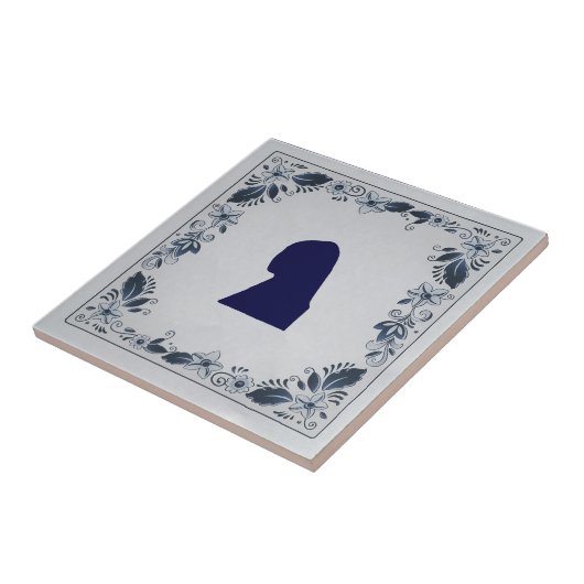 Schroefblauw tegelmeisje met een parel tegeltje (Zijkant)