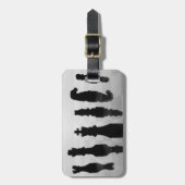 Schroefstukken op schaakbord in zwart-wit bagagelabel (Voorkant verticaal)