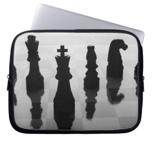 Schroefstukken op schaakbord in zwart-wit laptop sleeve