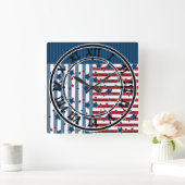 Schroefvormig patroon in rode en blauwe tinten wer vierkante klok (Huis)