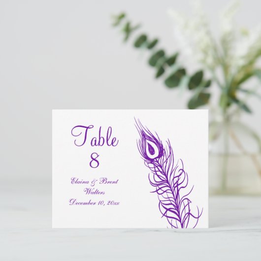 Schud uw Tail Feathers Table Number (violet) Briefkaart (Staand voorkant)