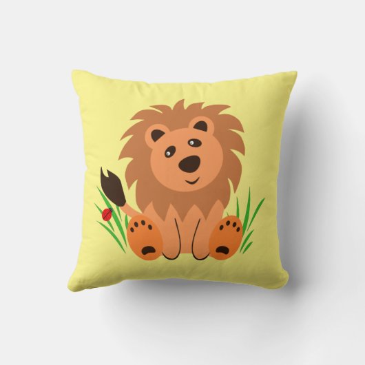 Schudde leeuw in het gras met ladybug kussen (Achterkant)