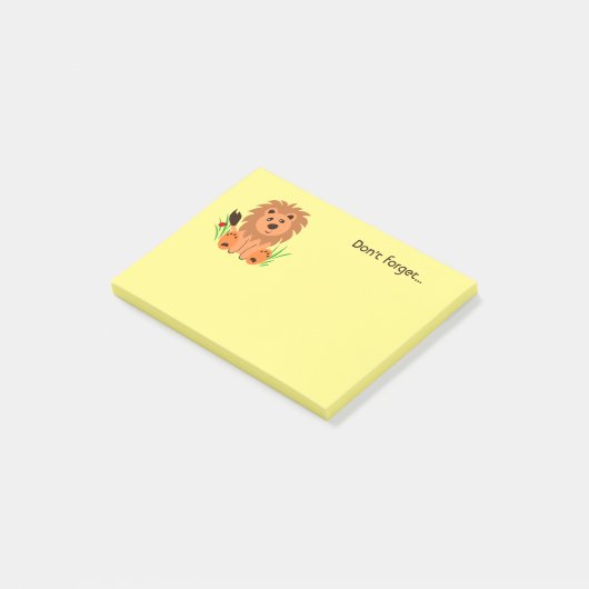 Schudde leeuw in het gras met ladybug post-it® notes (Schuin)