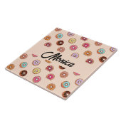 Schuddecoratieve donuts op roze tegeltje (Zijkant)
