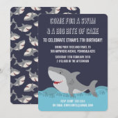 Schudhaaienthema Pool party jongens Birthday Invit Kaart (Voorkant / Achterkant)