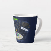 Schudvis uit de cartoon van de ruimte latte mok (Rechterhoek)