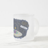 Schudvis uit de cartoon van de ruimte matglas koffiemok (Voorkant rechts)