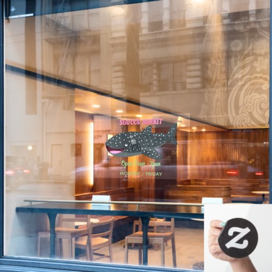 Schudwalvishaai blij met cartoon illustratie raamsticker (Cafe Raam)
