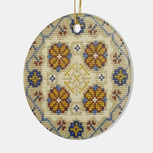 Schuffkruissteek met kerstversiering keramisch ornament (Links)