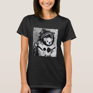 Schuif een astronaut Afbeelding in een versleten v T-shirt