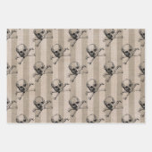 Schuif en kroesbeenderen op Tan Striped Inpakpapier Vel (Voorkant)