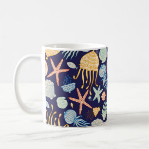 Schuif naadloos met kwallen, schelpen, vis koffiemok