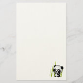 Schuif zwart-wit panda-beer in een bamboegroef. briefpapier (Voorkant)