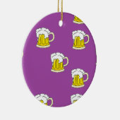 Schuimbierbeker op paars keramisch ornament (Rechts)