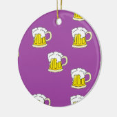Schuimbierbeker op paars keramisch ornament (Links)