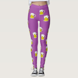 Schuimbierbeker op paars leggings