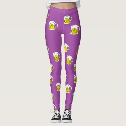 Schuimbierbeker op paars leggings (Voorkant)