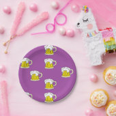 Schuimbierbeker op paars papieren bordje (Feest)