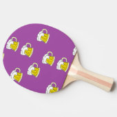 Schuimbierbeker op paars tafeltennisbatje (Zijkant)