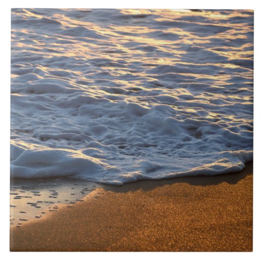 Schuimgolf op het strand van de oceaan tegeltje (Voorkant)