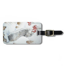 Schuine muis en rode bessen sneeuwen