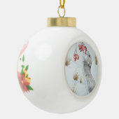 Schuine muis en rode bessen sneeuwen keramische bal ornament (Links)