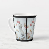 Schuine muis en rode bessen sneeuwen latte mok (Linkerhoek)