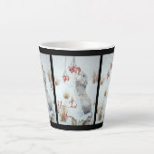 Schuine muis en rode bessen sneeuwen latte mok (Voorkant)