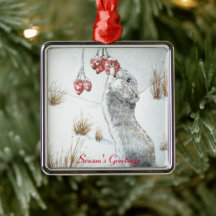 Schuine muis en rode bessen sneeuwen