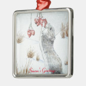 Schuine muis en rode bessen sneeuwen metalen ornament (Links)