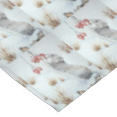 Schuine muis en rode bessen sneeuwen tafelkleed (Gekanteld)