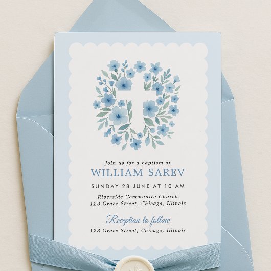 Schulpvormige Rand Blauw Bloemen Kruis Doop Uitnod Kaart