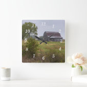 Schuur op een heuvelwandklok vierkante klok (Huis)