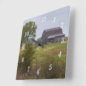 Schuur op een heuvelwandklok vierkante klok (Hoek)