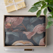 Schuur uil neergestreken tussen roze rozen decoupa tissuepapier (Geschenk)