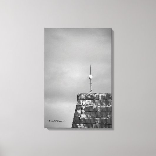 Schuurdak met storm op achtergrond Canvasprint Canvas Afdruk (Voorkant)