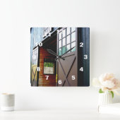 Schuurdeur perspectief vierkante klok (Huis)