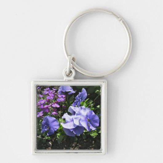 Schuwe Paarse Pansies Sleutelhanger (Voorkant)