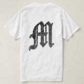 Schwarze Buchstabe "M" im gotischen Stil T-shirt (Design achterkant)